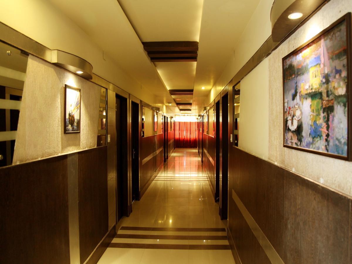 Oyo 2054 New Hotel Broadway Varanasi Exterior photo