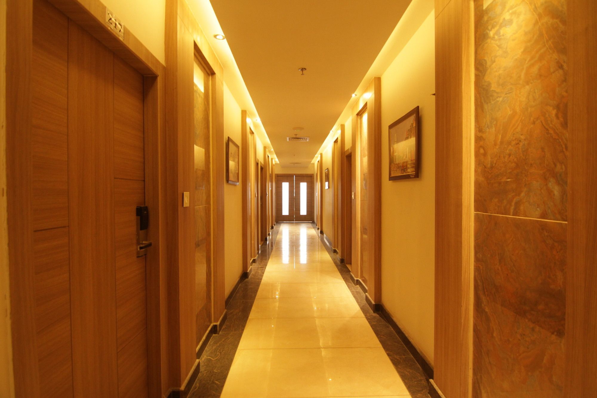 Oyo 2054 New Hotel Broadway Varanasi Exterior photo